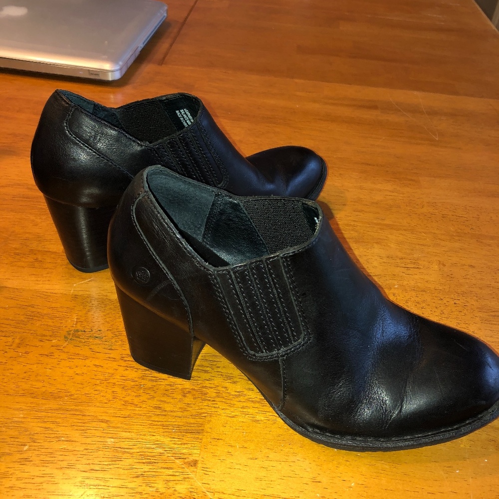 BORN Black Leather Ankle Booties 6.5
